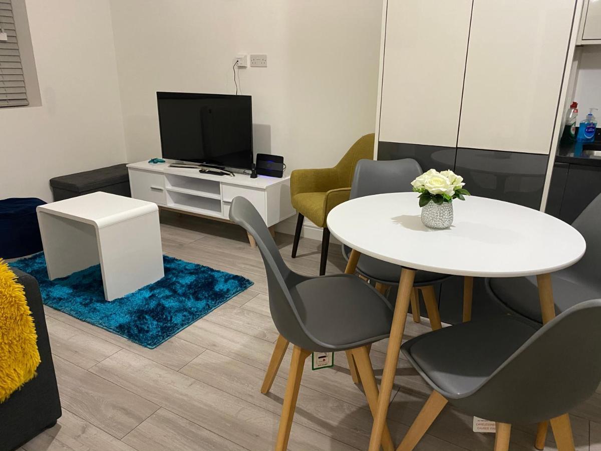 Marie'S Serviced Apartments- 2 Bedroom City Stay Bedford Kültér fotó